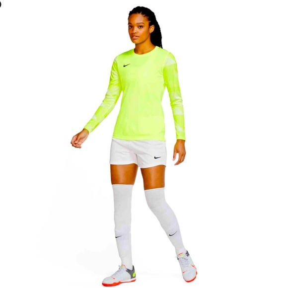 New Nike IV Match woman Goalkeeper Jersey – Volt & White Size M with tags ⭐️⭐️⭐️ - Picture 8 of 17